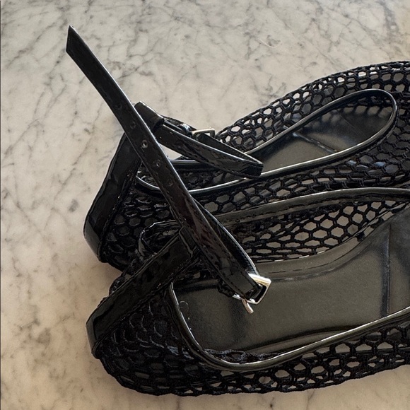 Mango flats - Picture 3 of 4